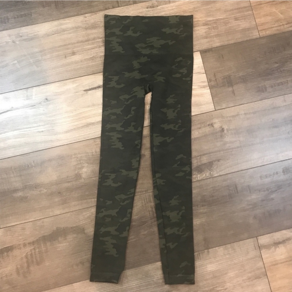 [SPANX) Look At Me Now Leggings Green Camo